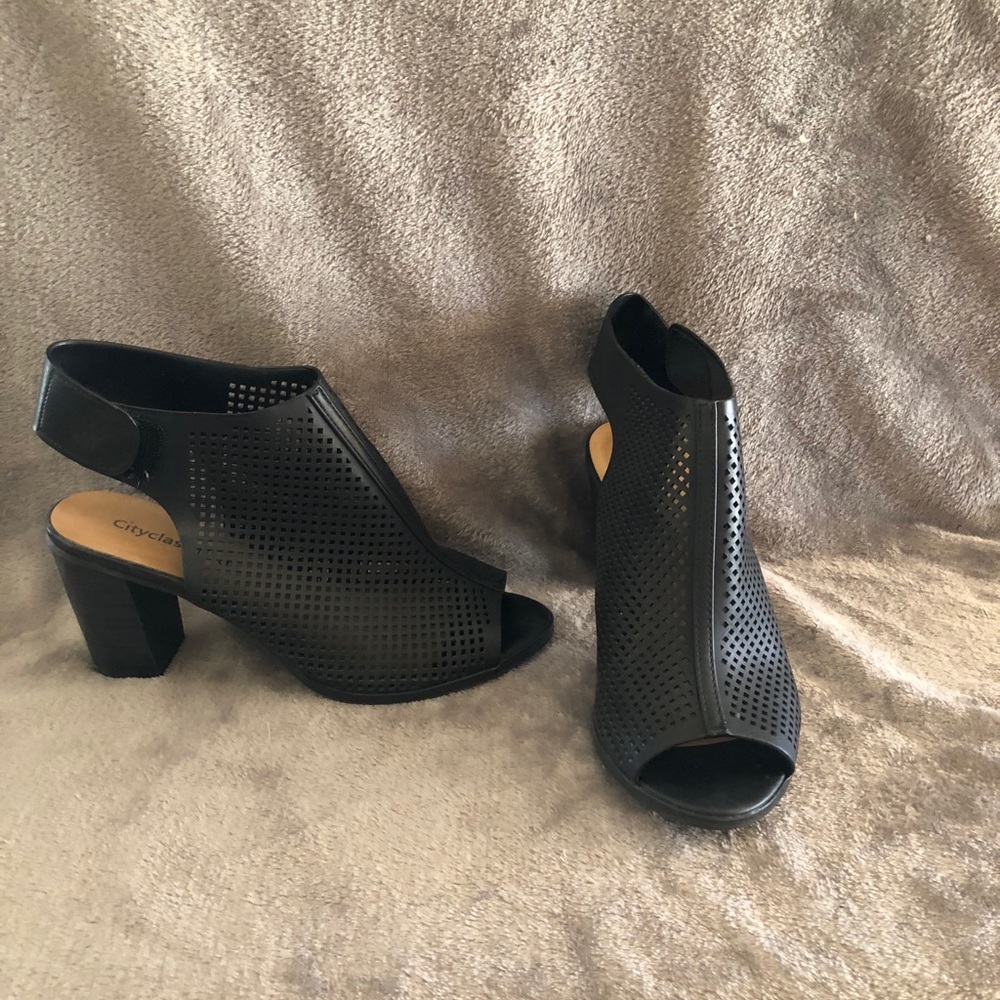 Black sandals